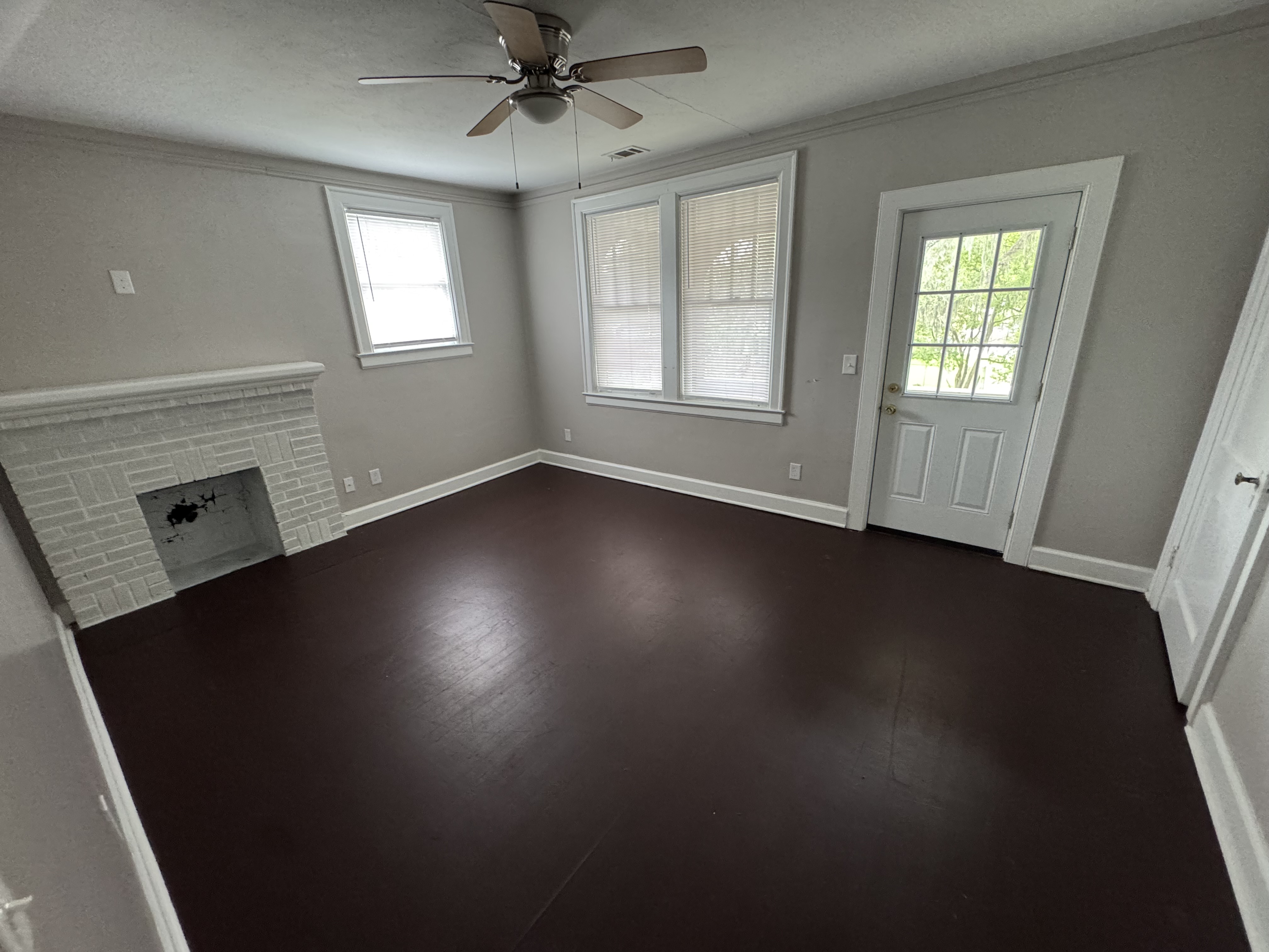 2 bedroom rental apartment on 1215 E Anderson in Savannah GA — photo 2
