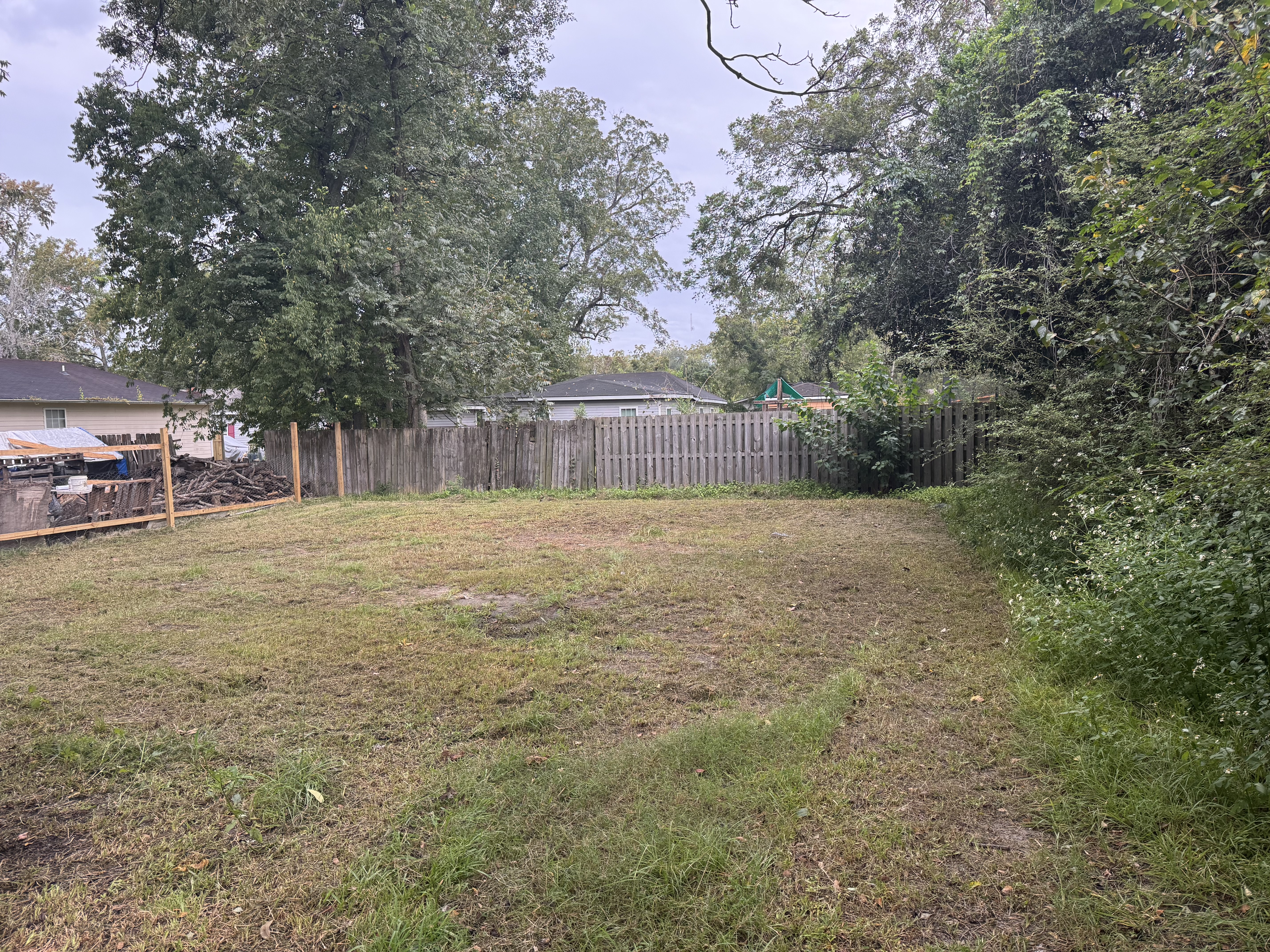 2 bedroom rental home on 141 fair st in Savannah GA — photo 2