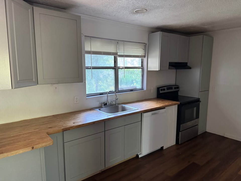 4 bedroom rental home on 5909 ACL Blvd in Savannah GA — photo 4