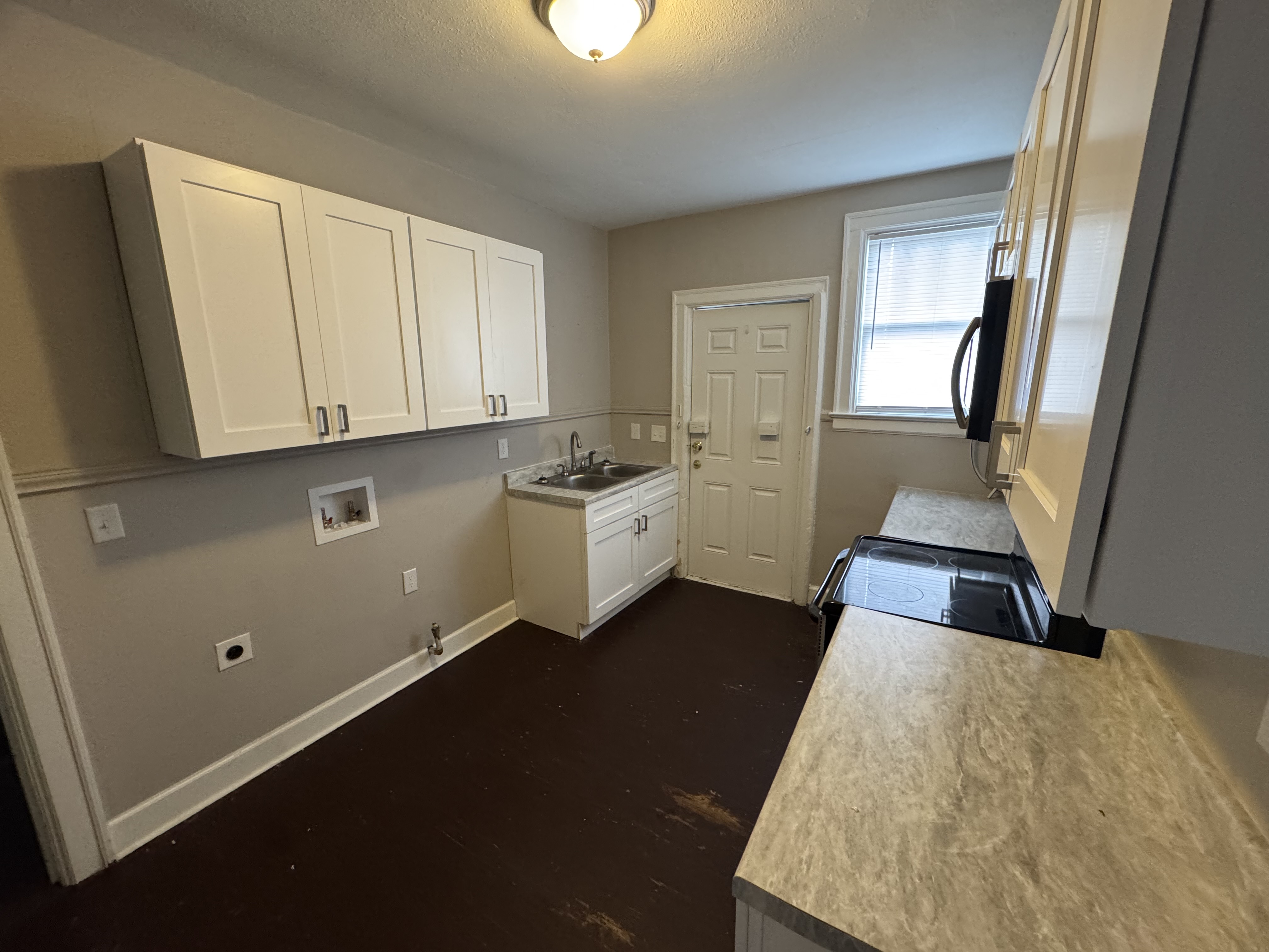 2 bedroom rental apartment on 1215 E Anderson in Savannah GA — photo 3