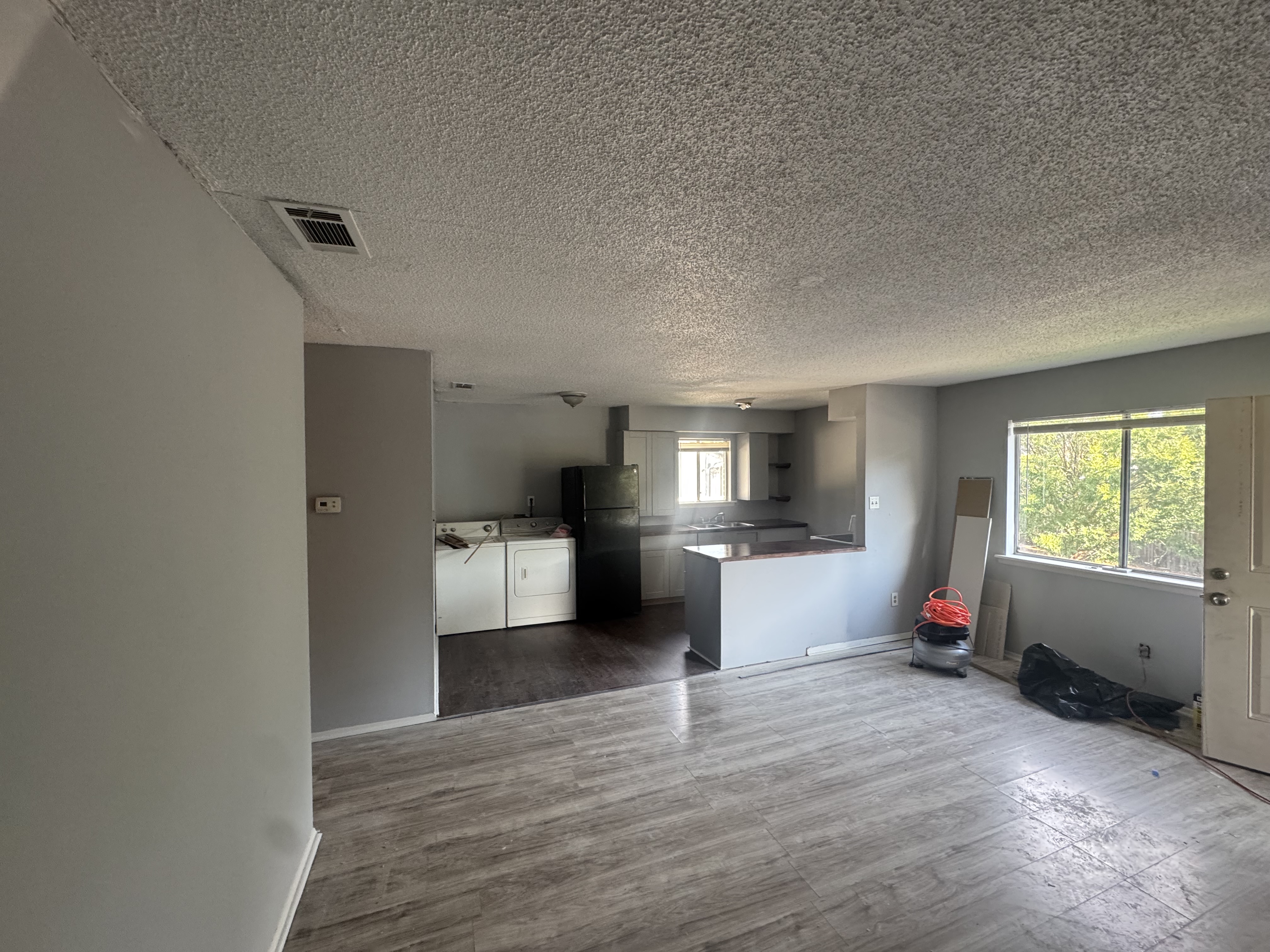 2 bedroom rental apartment on 1107 E 57th St in Savannah GA — photo 2