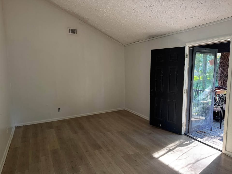 4 bedroom rental home on 5909 ACL Blvd in Savannah GA — photo 2